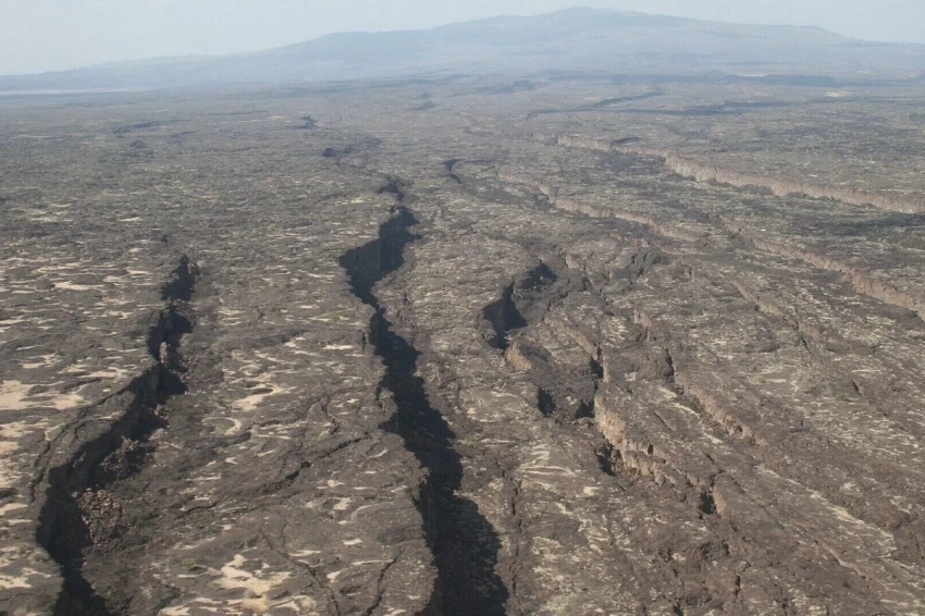 Геолог Завацки: Разлом в Африке грозит человечеству вымиранием