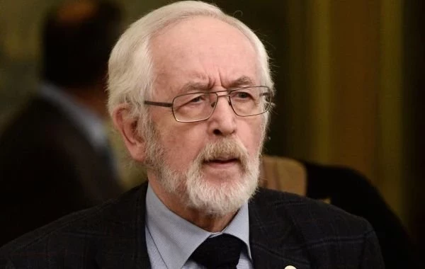 Актёру Василию Ливанову механически удалили тромбы в артериях