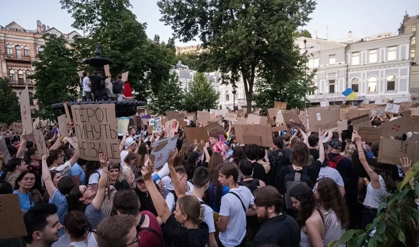 За интересы западных «хозяев»: протестующие в Киеве выдвинули Зеленскому новые требования